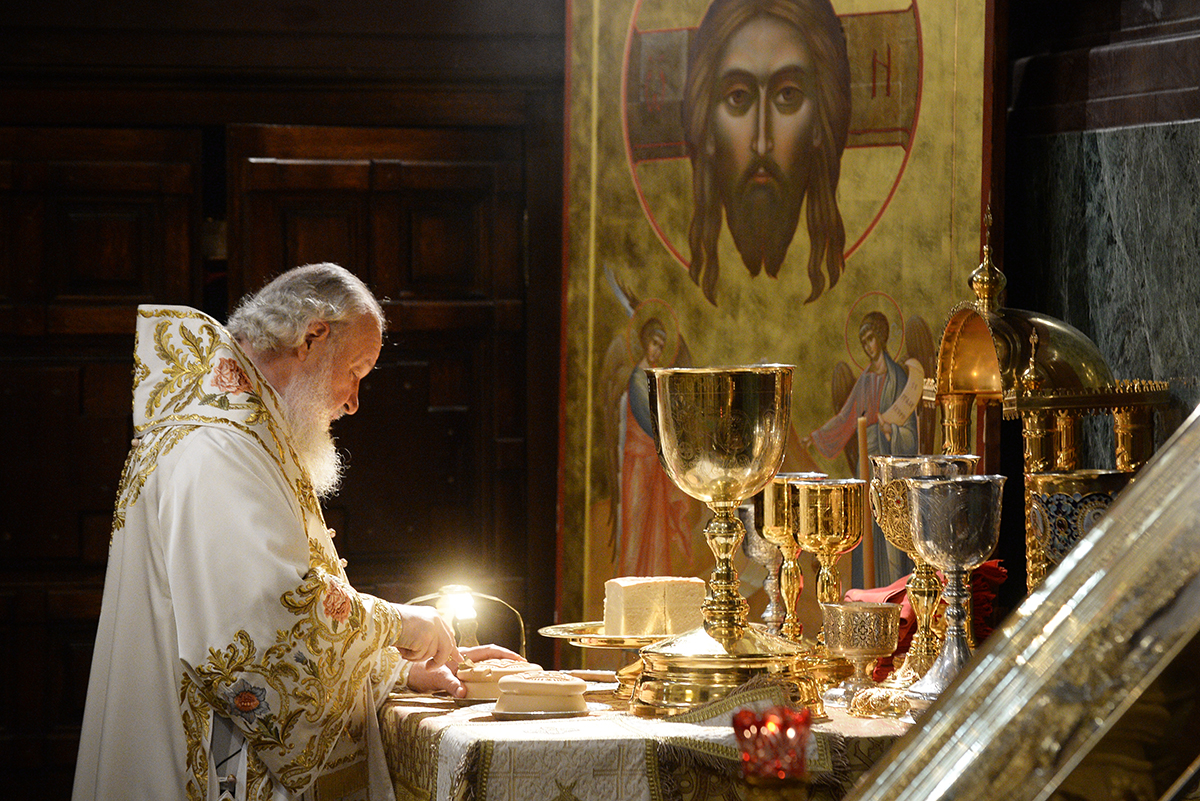 Молитва перед великим причастием. Православие литургия Евхаристический канон. Православный храм. Причастие в храме.